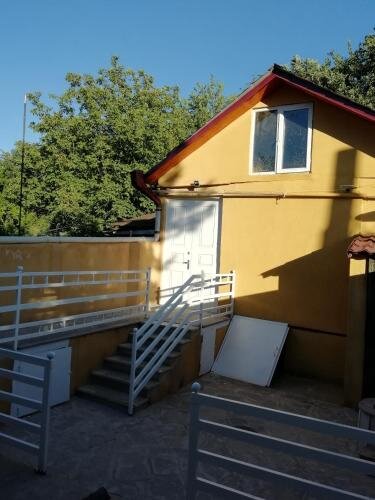 Тбилиси: Yellow House