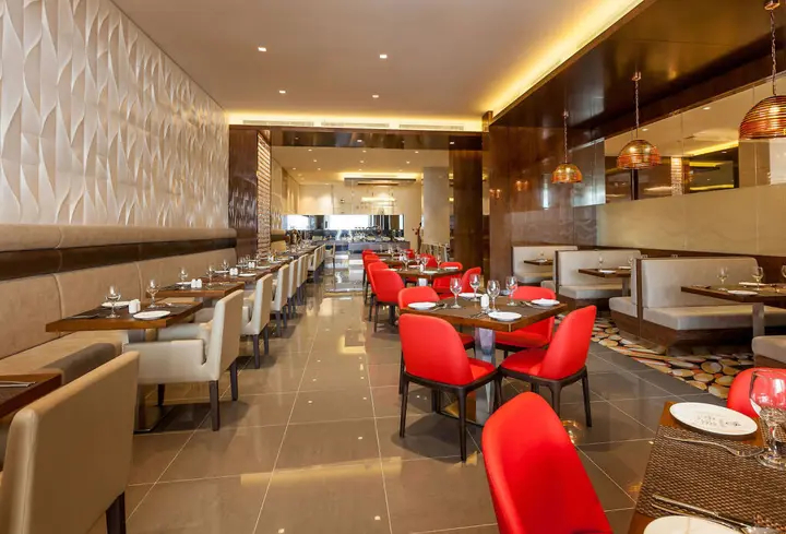 Дубай: Flora Al Barsha Hotel at the Mall