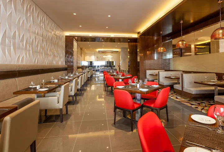 Дубай: Flora Al Barsha Hotel at the Mall