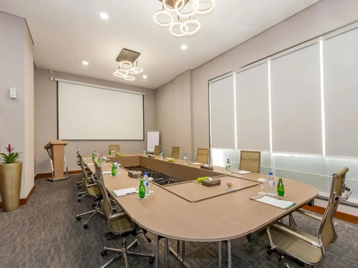 Дубай: Flora Al Barsha Hotel at the Mall