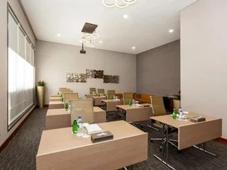 Дубай: Flora Al Barsha Hotel at the Mall