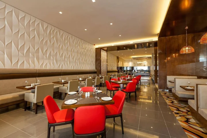Дубай: Flora Al Barsha Hotel at the Mall