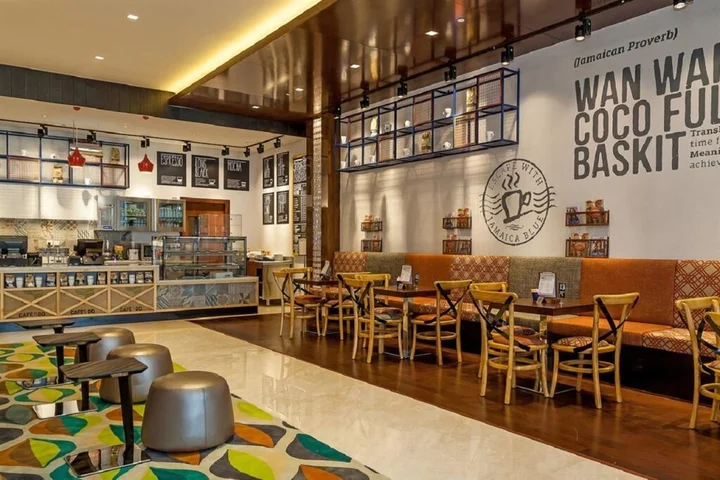 Дубай: Flora Al Barsha Hotel at the Mall