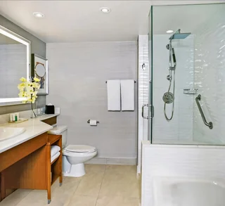 Дубай: Flora Al Barsha Hotel at the Mall