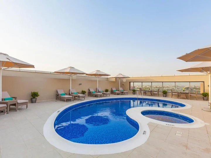 Дубай: Flora Al Barsha Hotel at the Mall