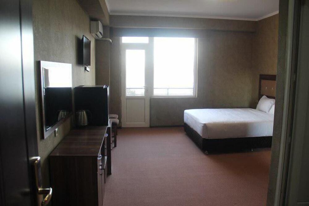 Тбилиси: Royal Sky Hotel