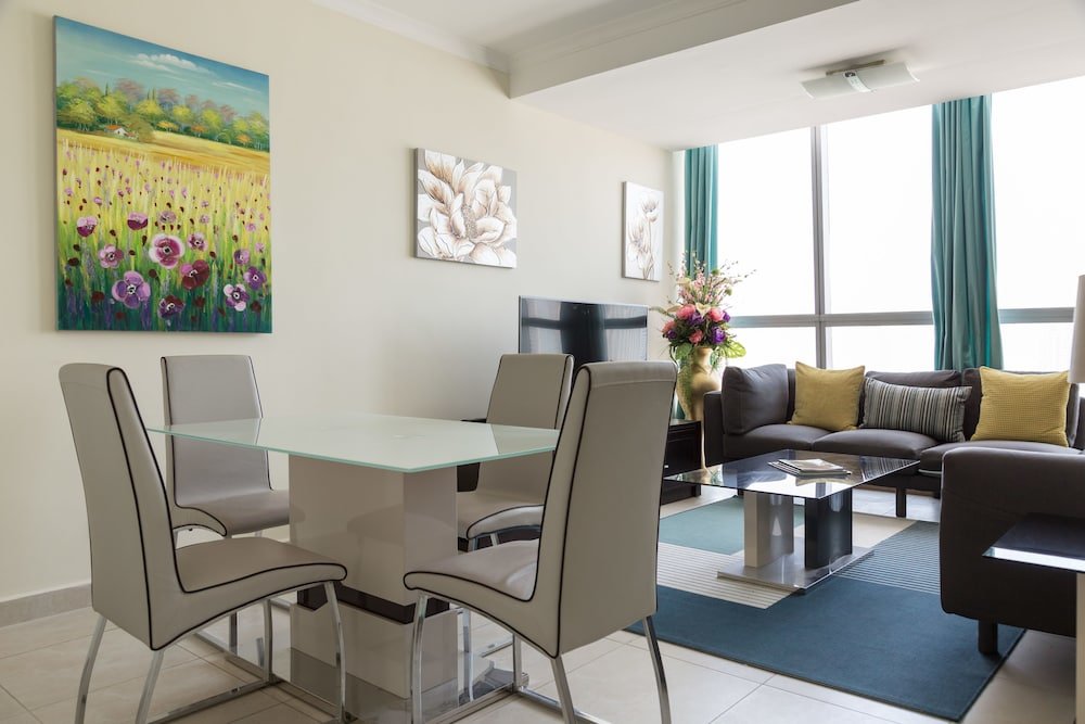 Дубай: HiGuests Vacation Homes - Global Lake