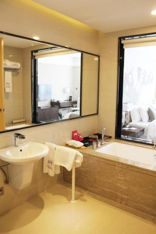 Тбилиси: Hotel Hotels & Preference Hualing Tbilisi Mimino