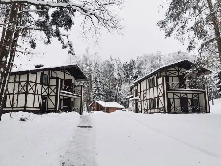 Логойск: Zayachya Polyana Recreation center