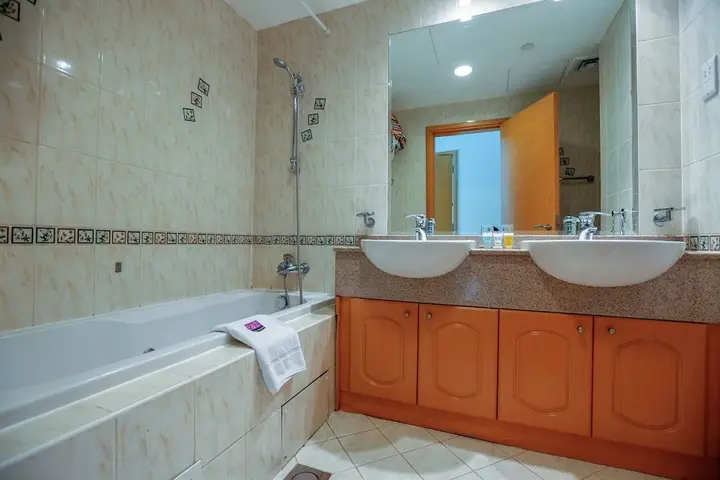 Дубай: Kennedy Towers - Marina Terrace