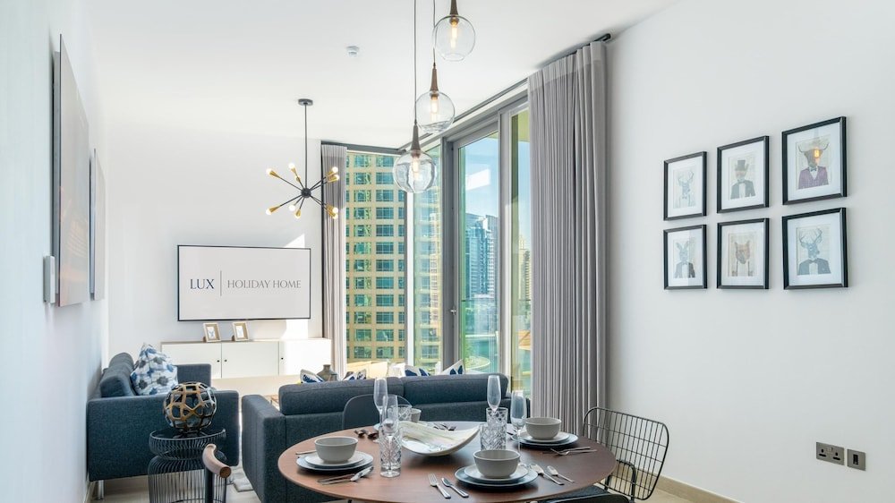 Дубай: LUX Holiday Home - LIV Residence 1