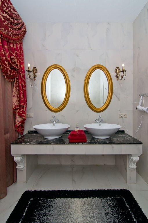 Минск: Апартаменты Two bedroom Deluxe Apartment In Minsk Center