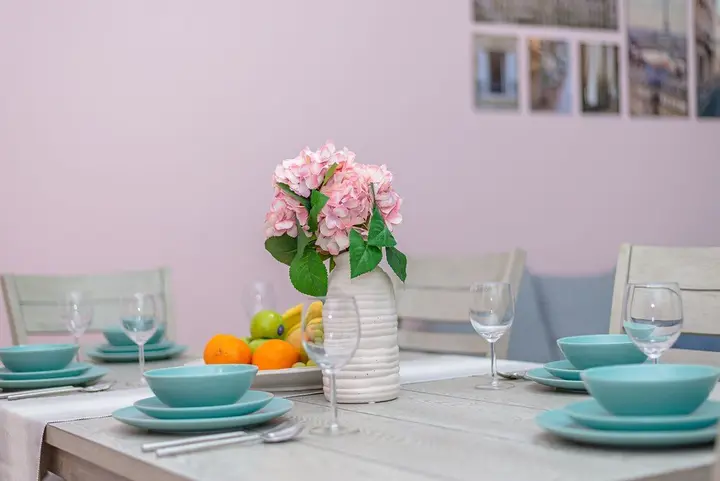 Дубай: Marco Polo - Stunning Getaway in Condo with Lake and City Views