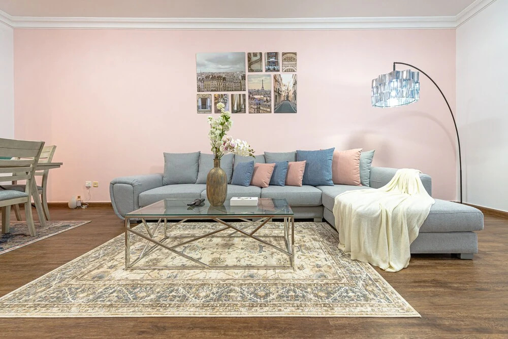 Дубай: Marco Polo - Stunning Getaway in Condo with Lake and City Views
