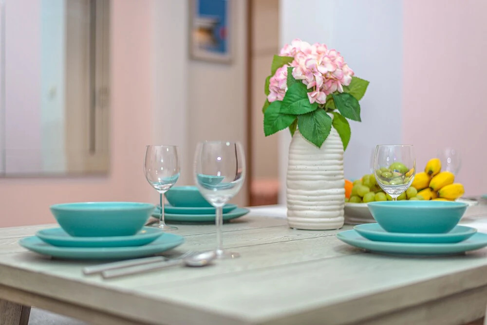 Дубай: Marco Polo - Stunning Getaway in Condo with Lake and City Views