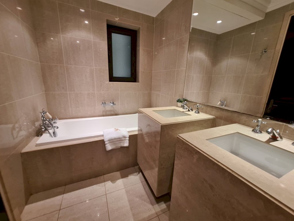 Дубай: Amazing stay at Dubai Downtown - Souk Al Bahar