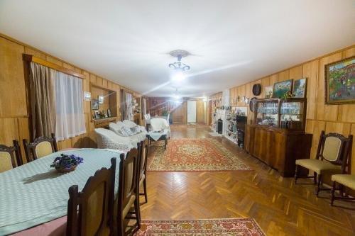 Зугдиди: Zugdidi House