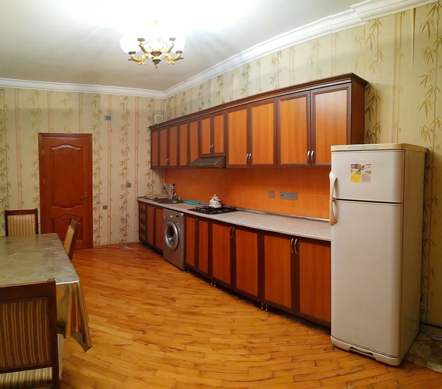 Баку: Туристические апартаменты в Баку, B015