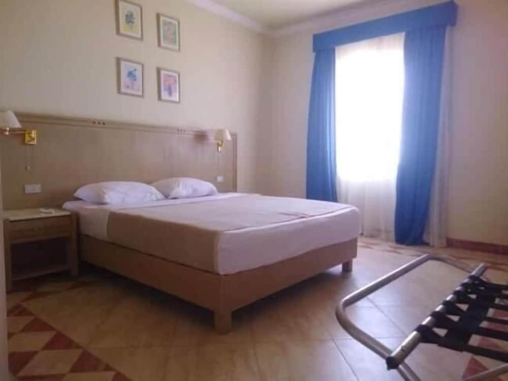Рас-Сидр: Royal Beach Resort