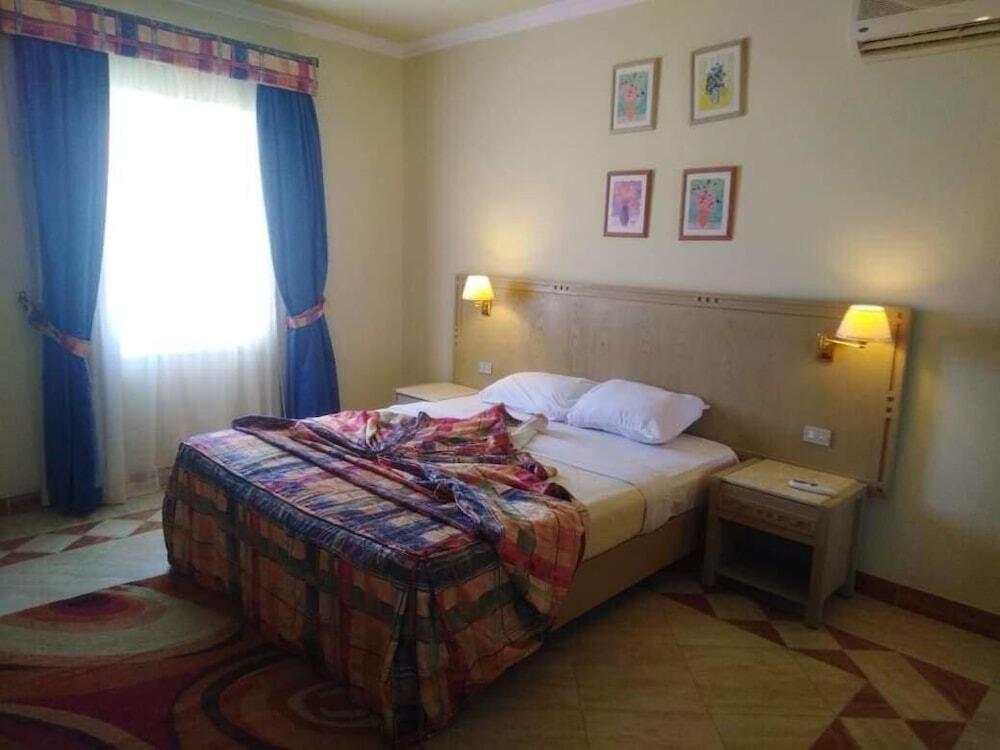 Рас-Сидр: Royal Beach Resort