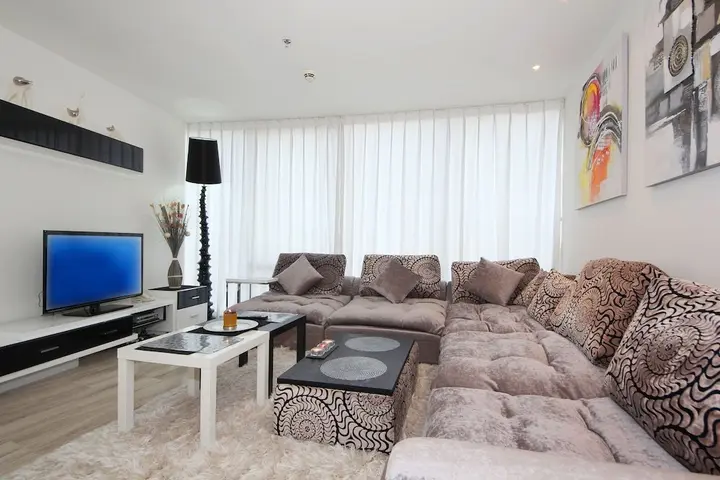 Дубай: Signature Holiday Homes - D1 Tower