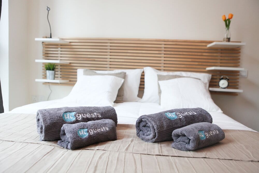 Дубай: Central Tower by Hi Guests Vacation Homes