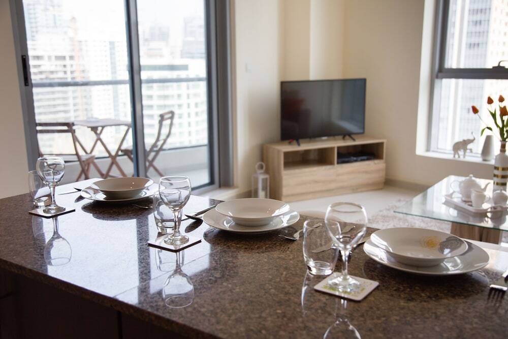 Дубай: Central Tower by Hi Guests Vacation Homes
