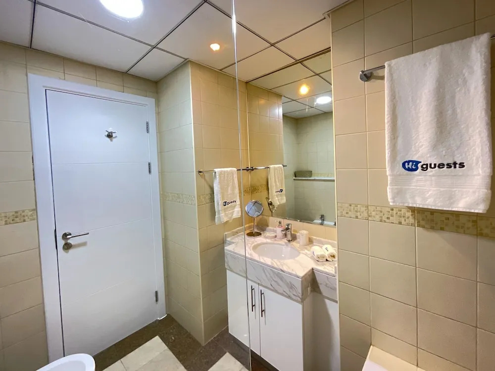 Дубай: Central Tower by Hi Guests Vacation Homes