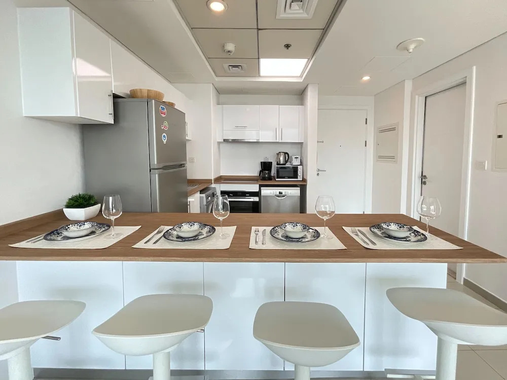 Дубай: Central Tower by Hi Guests Vacation Homes