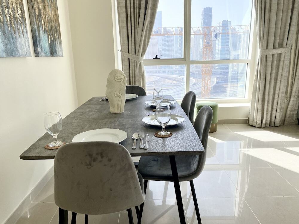 Дубай: Marco Polo - Charming & Vibrant Apartment in JLT