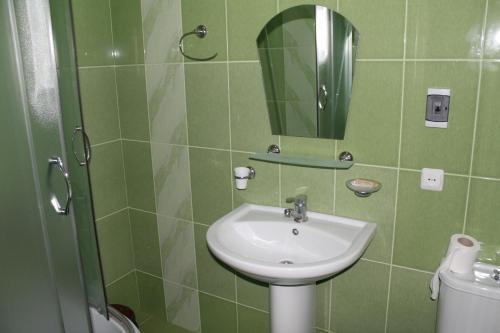 Гонио: Pirveli Guest House