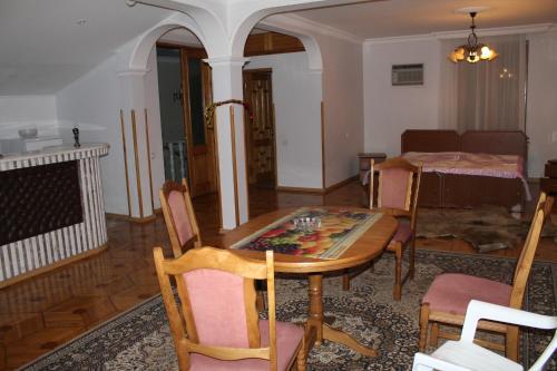 Гонио: Pirveli Guest House
