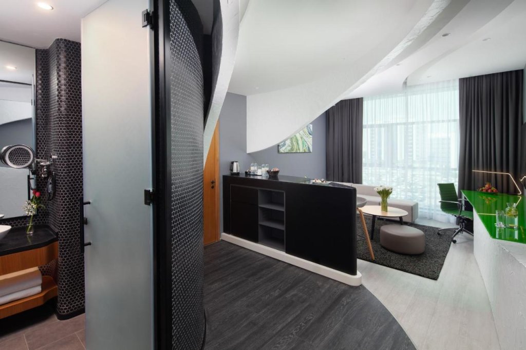 Дубай: Al Khoory Sky Garden Hotel
