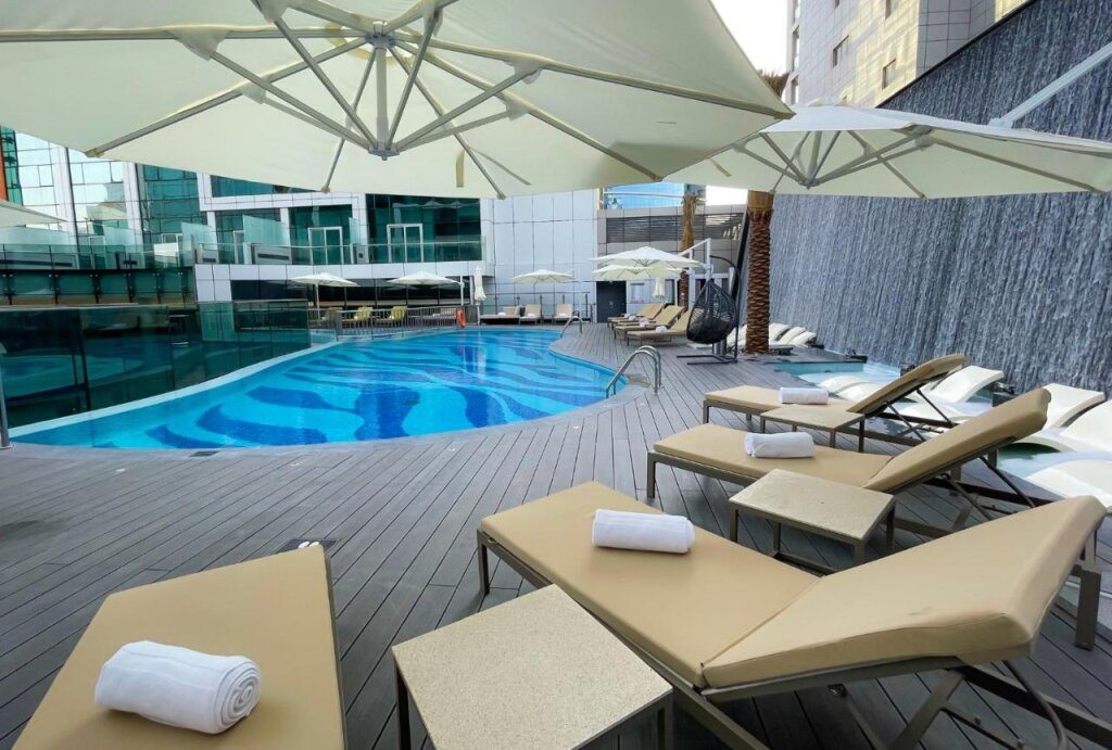 Дубай: Al Khoory Sky Garden Hotel