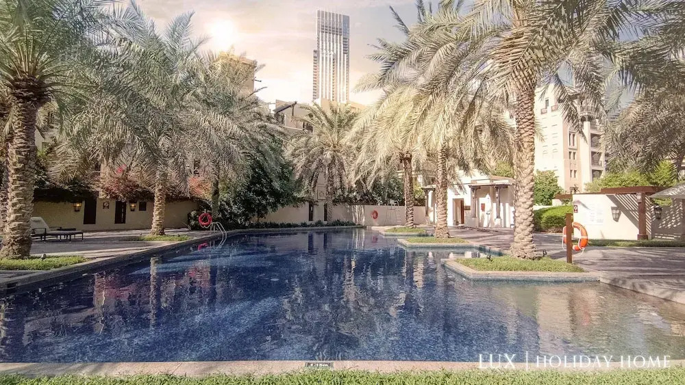 Дубай: LUX The Zaafran Burj Khalifa View Suite