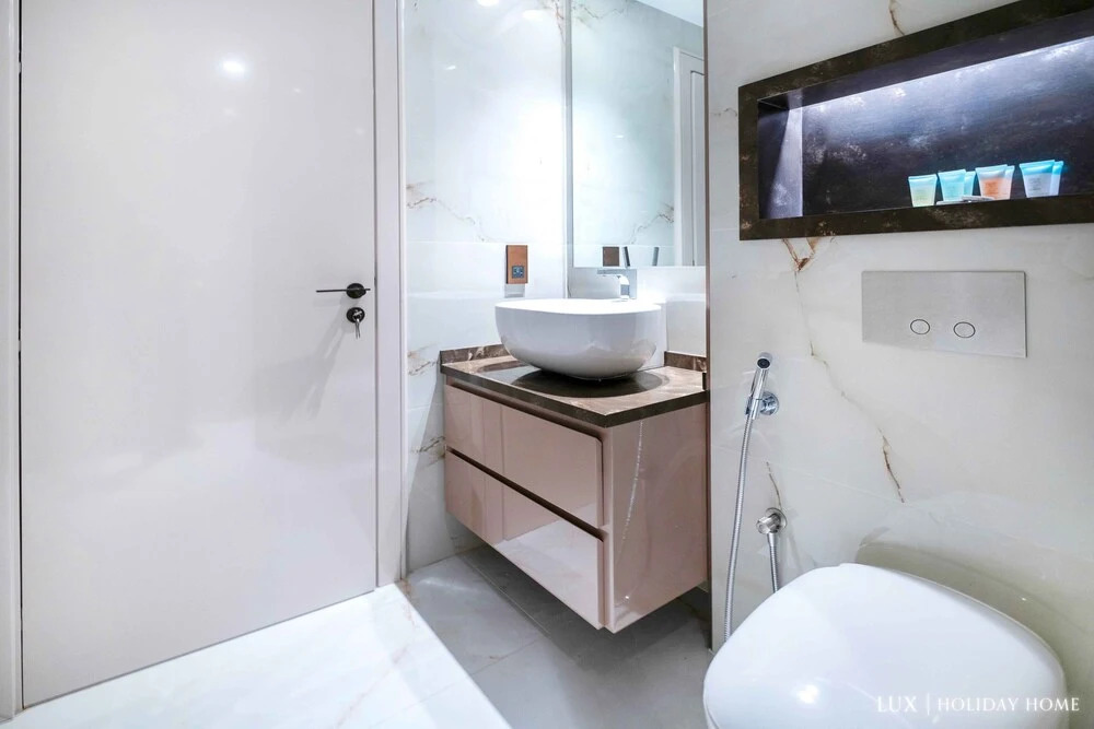 Дубай: LUX The Zaafran Burj Khalifa View Suite