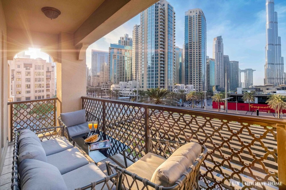 Дубай: LUX The Zaafran Burj Khalifa View Suite
