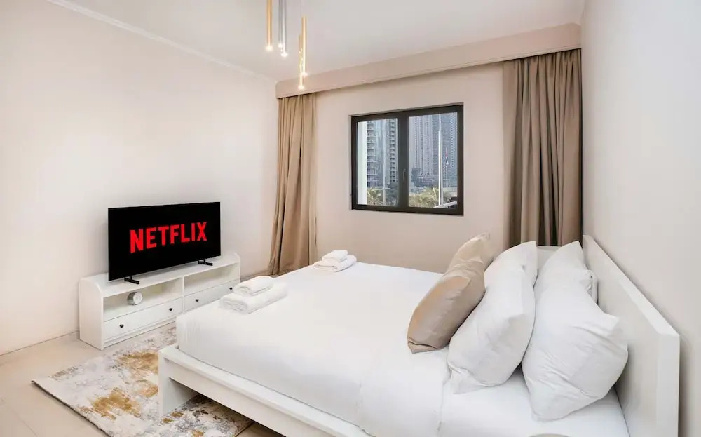 Дубай: LUX The Zaafran Burj Khalifa View Suite