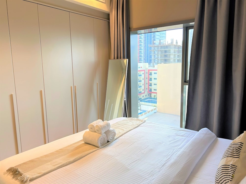 Дубай: Amazing 1bedroom Park View JVC - With Balcony