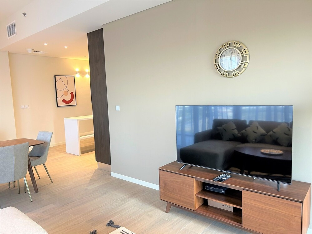 Дубай: Amazing 1bedroom Park View JVC - With Balcony