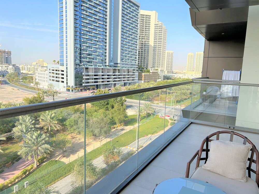 Дубай: Amazing 1bedroom Park View JVC - With Balcony