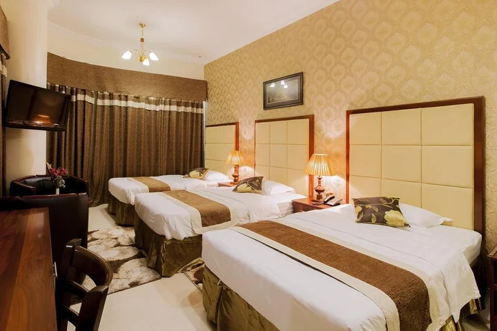 Дубай: SkyLight Hotel