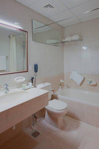 Дубай: SkyLight Hotel