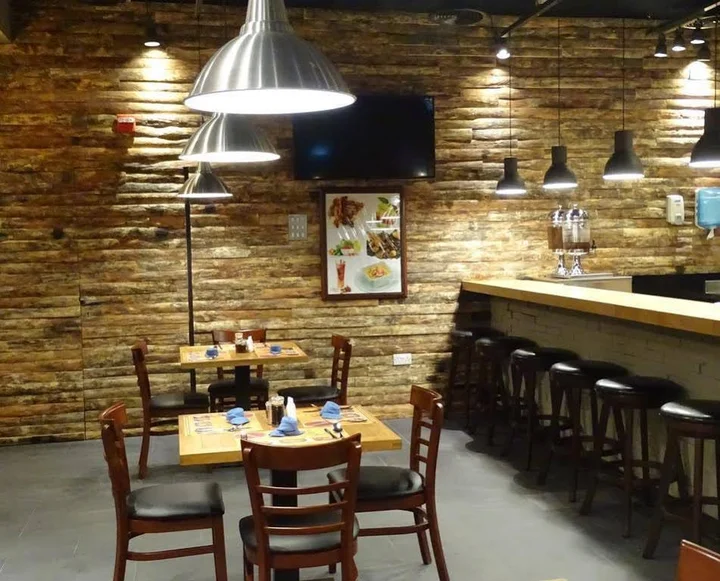 Дубай: SkyLight Hotel