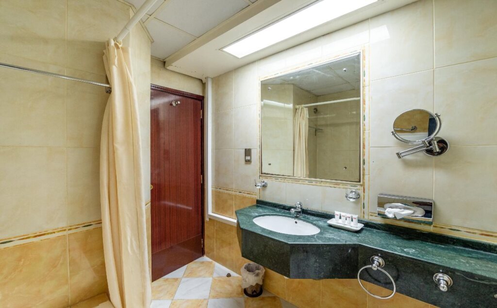 Дубай: Oriental Palace Hotel Apartments
