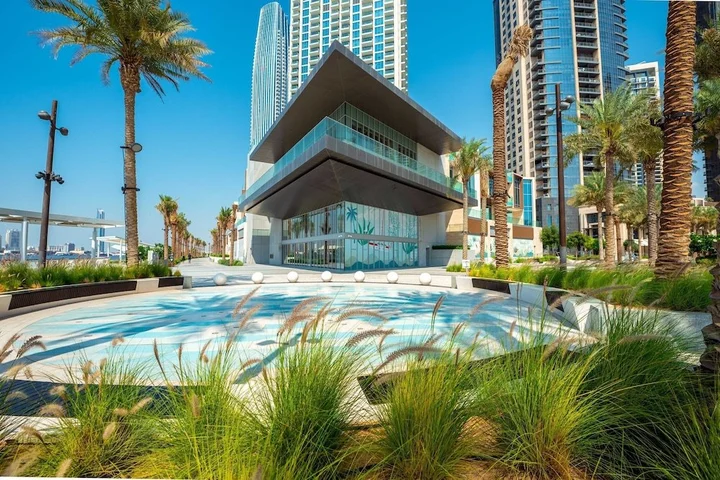 Дубай: Maison Privee - Trendy Apt on the Creek with Superb Dubai Skyline Vw
