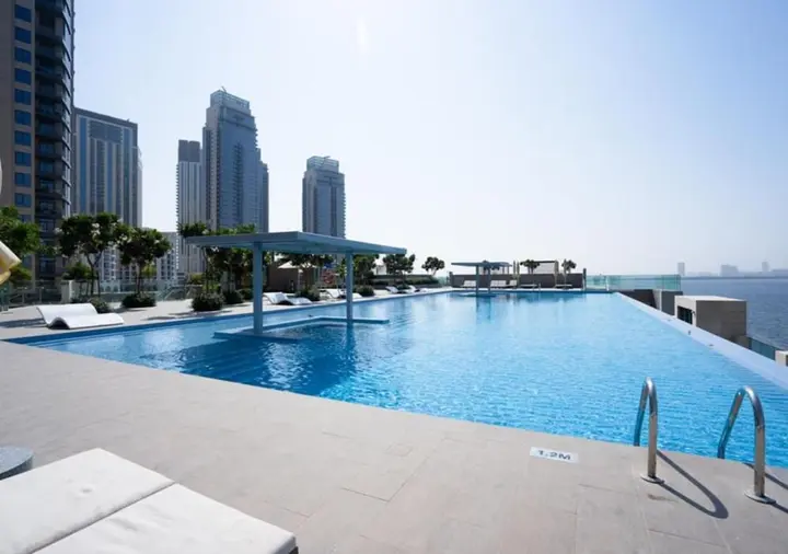 Дубай: Maison Privee - Trendy Apt on the Creek with Superb Dubai Skyline Vw