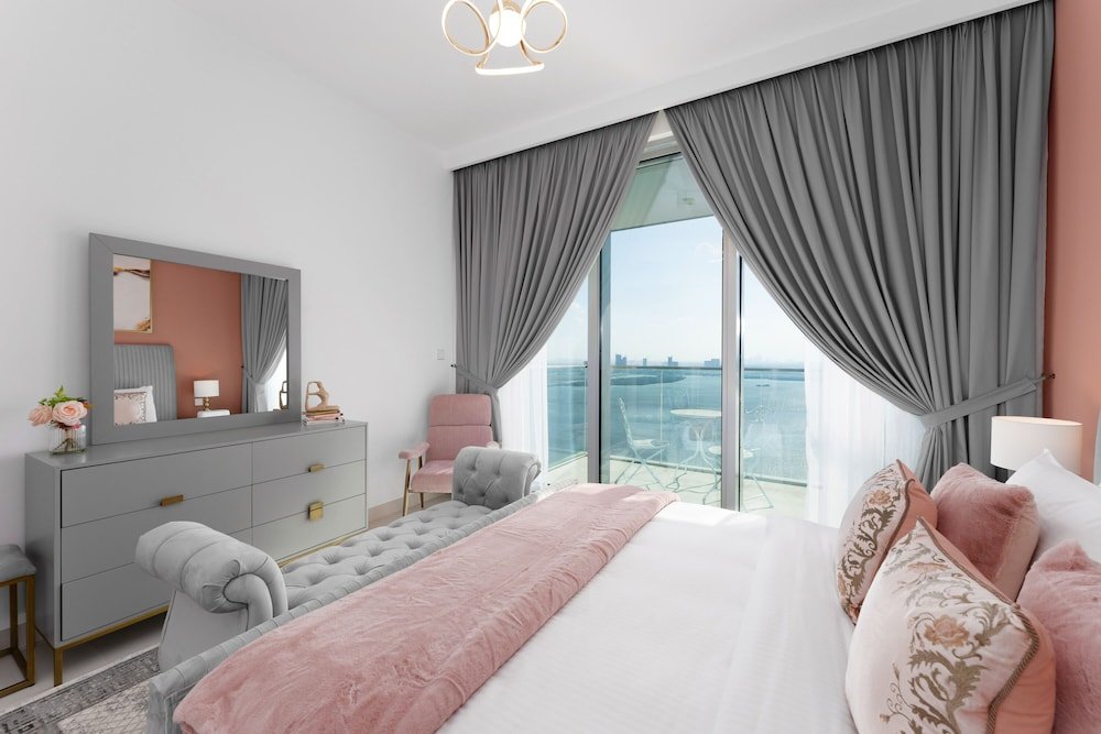 Дубай: Maison Privee - Trendy Apt on the Creek with Superb Dubai Skyline Vw