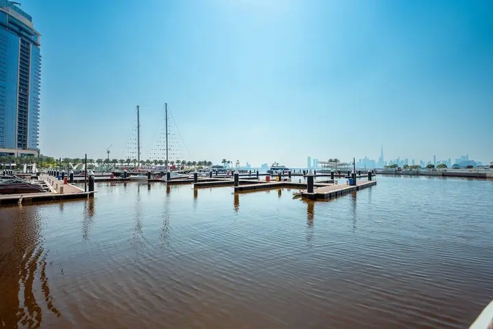 Дубай: Maison Privee - Trendy Apt on the Creek with Superb Dubai Skyline Vw