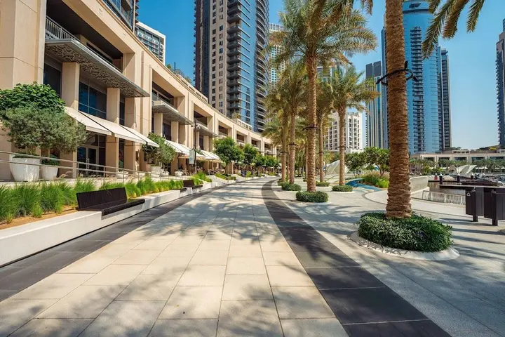 Дубай: Maison Privee - Trendy Apt on the Creek with Superb Dubai Skyline Vw